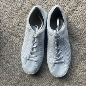 Casual Light white sneakers